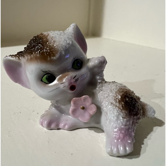 Other - Vintage Japan Spaghetti Texture playful kitten,green eyed figurine. 2”tall